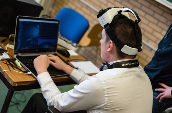 utilisation d'un casque de réalité virtuelle