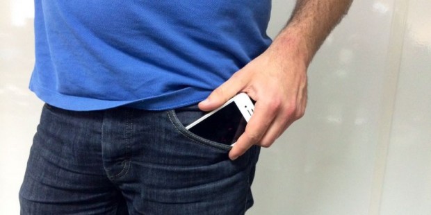 Garder son téléphone en poche présente un vrai risque pour la santé